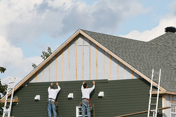 Professional Siding Replacement technician working in Pleasantville, OH
